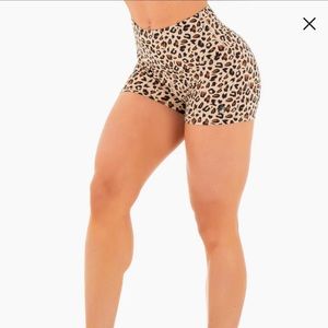 RYDERWEAR Adapt high waisted scrunch shorts Nude Leopard